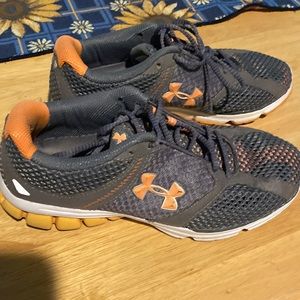Under armor sneakers size 8